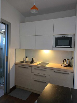 Fridge, stovetop, cookware/dishes/utensils - Int. 6, Apartment 6 (Marina di Massa)