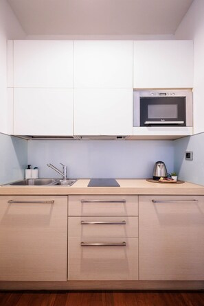 Fridge, stovetop, cookware/dishes/utensils