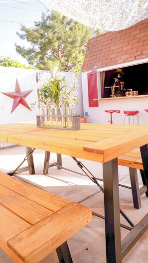 Outdoor dining