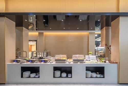 Huahang Hotel - Free airport shuttle bus