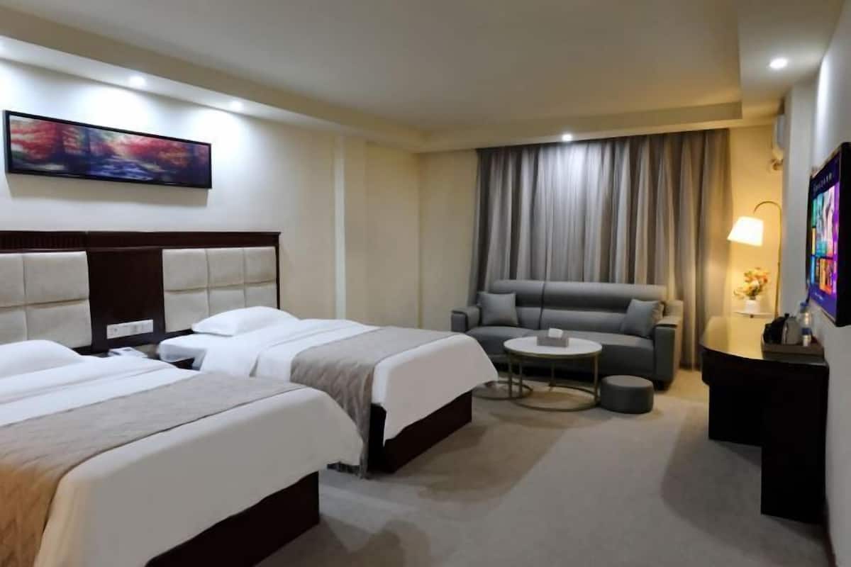 Luxe beddengoed, donsdekens, bedden met traagschuimmatrassen, een bureau