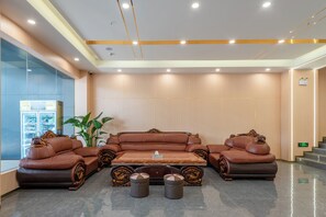 Lobby sitting area - Huahang Hotel - Free airport shuttle bus (Guangzhou)