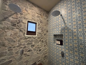 A bathroom with stone walls, a small window, and a tiled shower area. - Castello di Carlo - Suite Carlo IV (Val'Quirico)