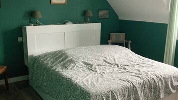 2 slaapkamers, een strijkplank/strijkijzer, reisbedje, gratis wifi