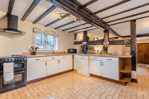 Fridge, oven, dishwasher, cookware/dishes/utensils