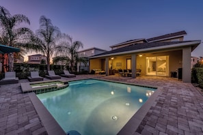 Outdoor pool, a heated pool - Fabulous Disney Vacation Home - 8bd - Private Pool w SPA - Near to Disney (Kissimmee)