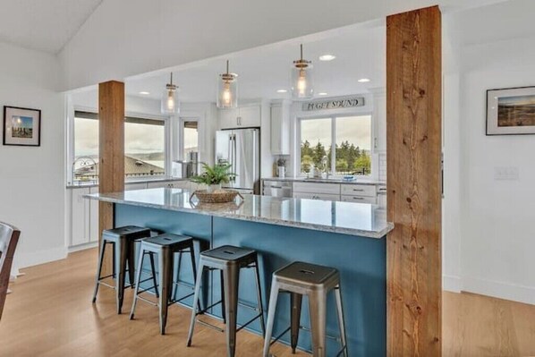 Fridge, microwave, oven, stovetop - Chambers Bay Getaway (University Place)