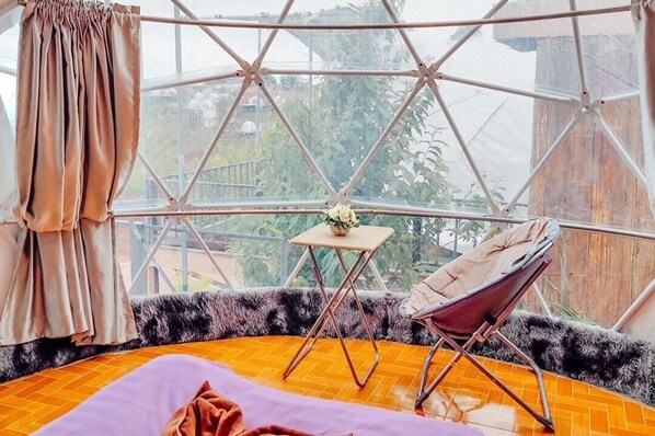 Free WiFi, bed sheets