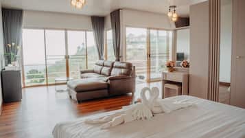 Grand Room, 2 Bedrooms, Bathtub, Mountain View | Free WiFi, bed sheets