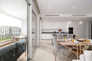 Balcony - Lagos Marina View 3 With Pool by Homing (Lagos)