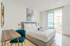 3 bedrooms, bed sheets - Lagos Marina View 4 With Pool by Homing (Lagos)