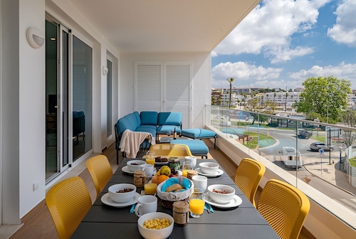 Lagos Marina View 1 With Pool by Homing