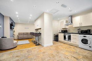 Interior - Harborne House, 4 bedrooms, Perfect for Families & Contractors (Birmingham)