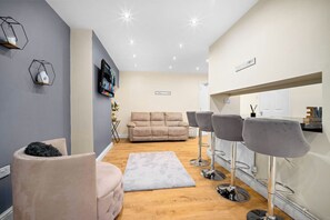 Interior - Harborne House, 4 bedrooms, Perfect for Families & Contractors (Birmingham)