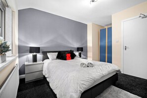 4 habitaciones, escritorio, tabla de planchar con plancha y wifi gratis