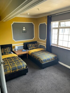 Room - Hatfield Cheap Rooms. Ideal for Budget Travellers! (Birchwood)