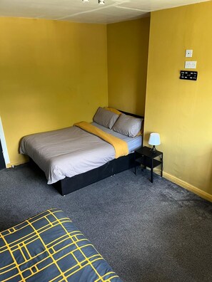 Room - Hatfield Cheap Rooms. Ideal for Budget Travellers! (Birchwood)
