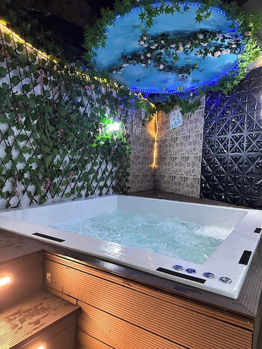 Private jacuzzi in the center of Santo Domingo