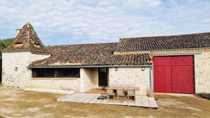Exterior - Beautiful country house for 10 with swimming pool (Saint-Méard-de-Gurçon)