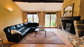 Fireplace - Beautiful country house for 10 with swimming pool (Saint-Méard-de-Gurçon)