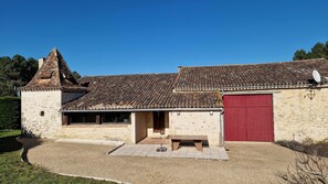 Exterior - Beautiful country house for 10 with swimming pool (Saint-Méard-de-Gurçon)