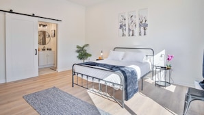 บ้านพัก (3 Bedrooms) | 3 ห้องนอน, เตารีด/โต๊ะรีดผ้า, ผ้าปูที่นอน