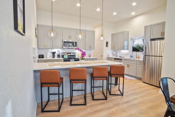 Private kitchen - Stylish 3br/2ba Urban Retreat Near Lively Downtown (San Antonio)