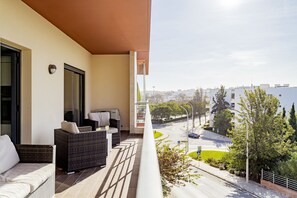 Balcony - Lagos Central 1 With Pool by Homing (Lagos)