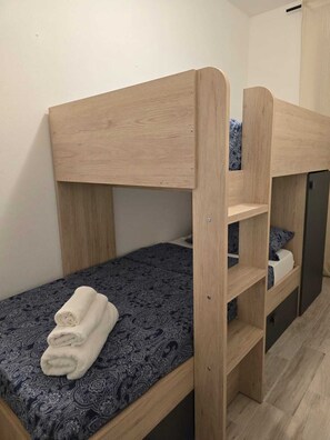 2 Schlafzimmer, Reisekinderbett, WLAN