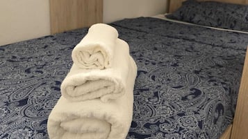 2 bedrooms, travel cot, WiFi