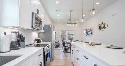 Feel, Chill and Enjoy 4br/3ba Near Fun Riverwalk!