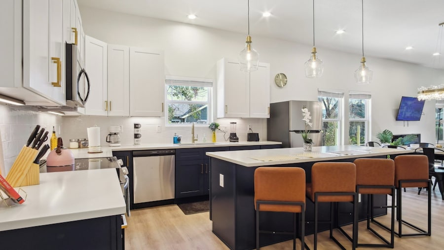 Blissful 5br/3ba Haven Near Riverwalk & Downtown!