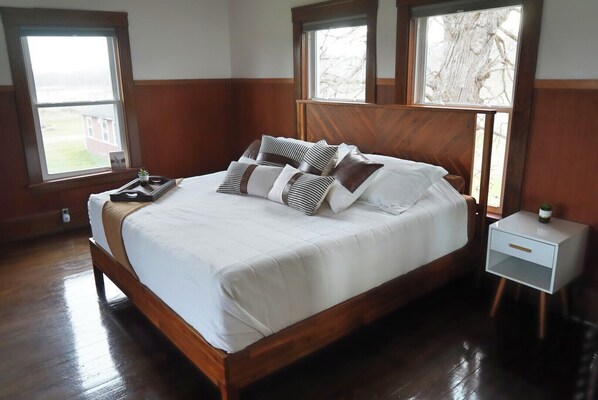 4 bedrooms, iron/ironing board, travel cot, free WiFi