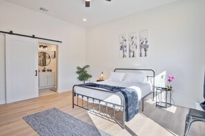 3 bedrooms, iron/ironing board, WiFi, bed sheets