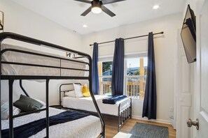 5 chambres, fer et planche à repasser, Wi-Fi, draps fournis