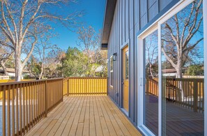 Terrace/patio - Blissful 5BR/3BA Haven Near Riverwalk & Downtown! (San Antonio)