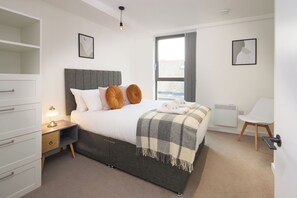 2 Schlafzimmer, Schreibtisch, Bügeleisen/Bügelbrett, kostenloses WLAN