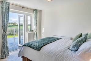 3 bedrooms, iron/ironing board, free WiFi, bed sheets - 3 Bed in Plympton (oc-m30351) (Sparkwell)