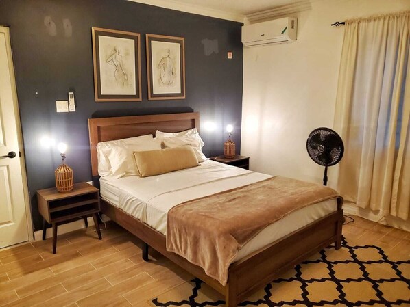 1 chambre, bureau, fer et planche à repasser, Wi-Fi