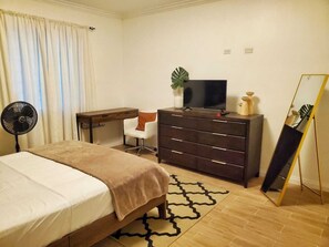 1 chambre, bureau, fer et planche à repasser, Wi-Fi