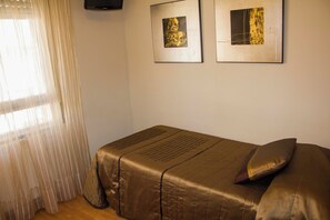 4 室のベッドルーム、WiFi、ベッドシーツ