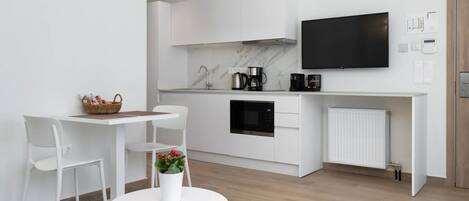 Fridge, microwave, stovetop, dishwasher