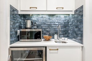 Micro-ondas, cafeteira/chaleira