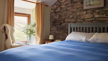 9 bedrooms, travel crib, WiFi