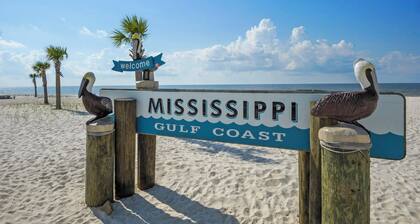 Gorgeous Beach House-Convenient to Beach and Entertainment!