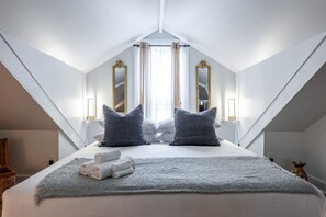 1 bedroom, iron/ironing board, free WiFi, bed sheets - Plums Unit 3: Downtown King (Stratford)