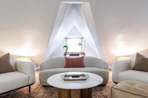 Smart TV - Plums Unit 3: Downtown King (Stratford)