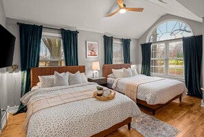 6 bedrooms, iron/ironing board, WiFi, bed sheets