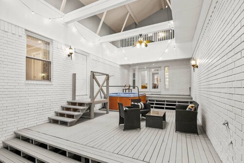 Arkansas Grand Oasis: Heated Indoor Pool, Hot Tub & More!