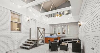 Arkansas Grand Oasis: Heated Indoor Pool, Hot Tub & More!